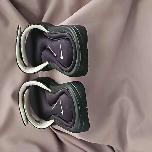 Nike Women's Slide Sandals - Black/White - Size 8 - very lightly used look new. - Picture 6 of 9